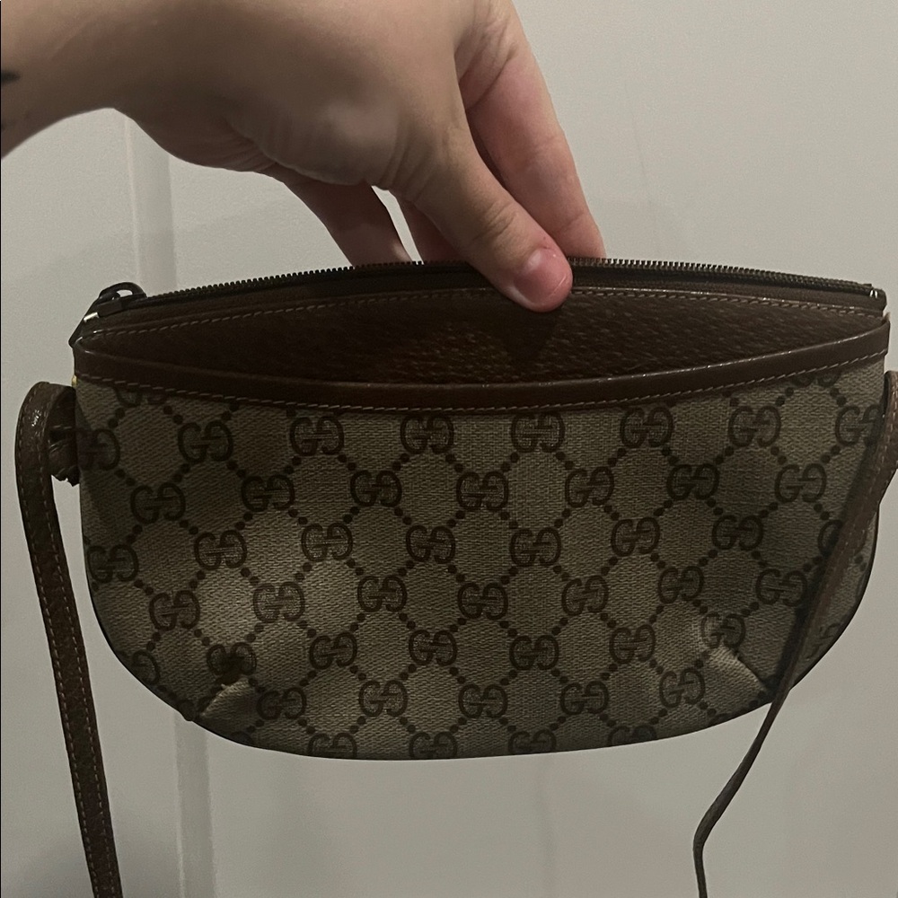 Gucci Brown and Tan GG Monogram Crossbody Bag **Accessory Collection RARE** - Picture 4 of 12